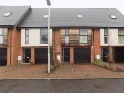 Town house to rent in Faircross Court, Thatcham RG18
