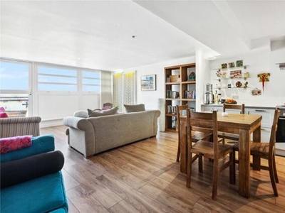 2 Bedroom Apartment For Sale In Balham Hill, London