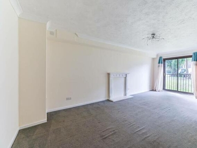 2 Bedroom Flat For Sale In Anerley, London