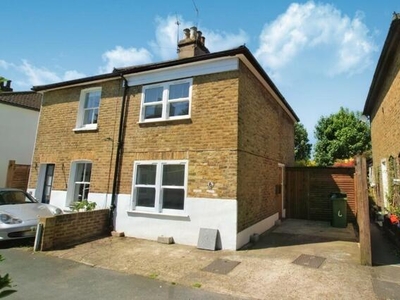 2 Bedroom Semi-detached House For Rent In Walton-on-thames, Surrey