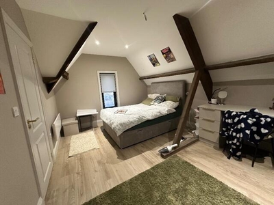 3 Bedroom Apartment For Rent In Leeds, West Yorkshire