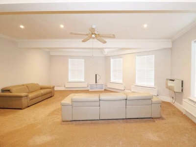3 Bedroom Penthouse For Rent In East Molesey, Surrey