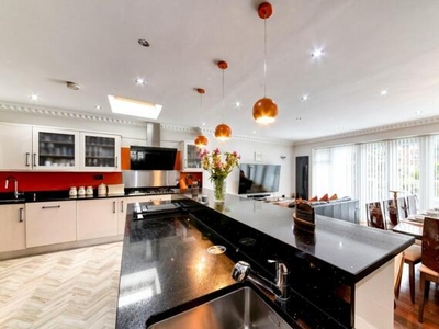 7 Bedroom Detached House For Sale In London
