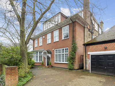 4 bedroom property for sale in Redington Road, London, NW3