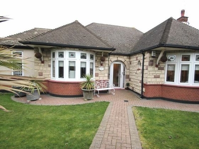 2 bedroom detached house for sale Westcliff-on-sea, SS0 0TE