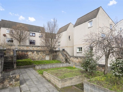 1 bed ground floor flat for sale in Calton
