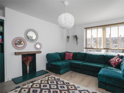 3 bed double upper flat for sale in Trinity