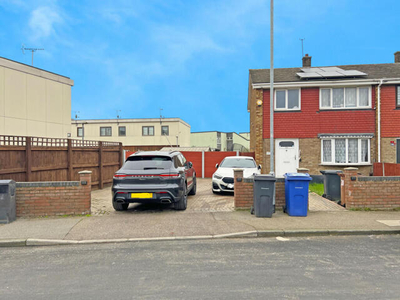 3 Bedroom End Of Terrace House For Sale In Tilbury, Essex