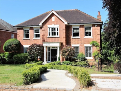 5 bedroom luxury Detached House for sale in Chipstead, England