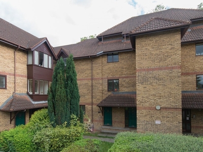 Flat to rent - Linwood Close, London, SE5