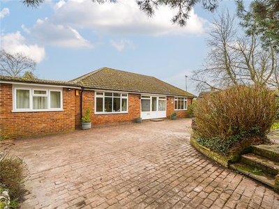 Lambourn Road, Boxford, Newbury, Berkshire, RG20 3 bedroom bungalow in Boxford