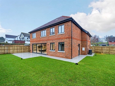 Luxury 5 bedroom Detached House for sale in Tadworth, United Kingdom