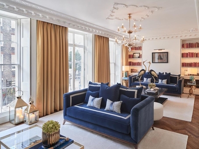6 bedroom luxury House for sale in London, United Kingdom