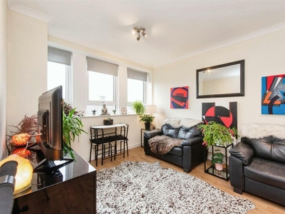 1 bedroom apartment for sale in Heath Road, Twickenham, TW1