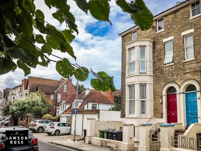 1 bedroom apartment for sale in Shaftesbury Road, Southsea, PO5