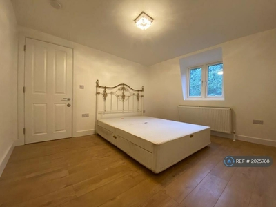1 bedroom flat for rent in Brookhill Road, London, SE18