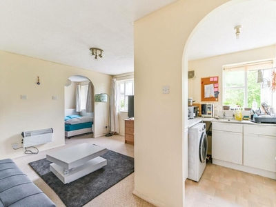 1 bedroom flat for rent in Chipstead Close, Sutton, SM2