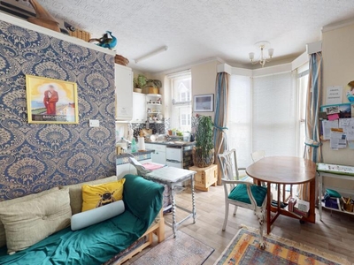 1 bedroom flat for rent in Devonshire Place, Kemptown, Brighton, BN2