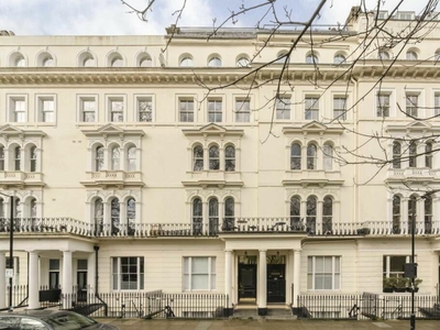1 bedroom flat for rent in Kensington Gardens Square, London, W2
