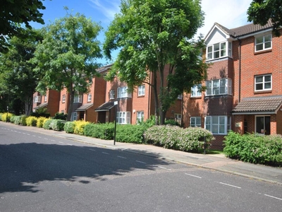 1 bedroom flat for rent in Le May Avenue London SE12