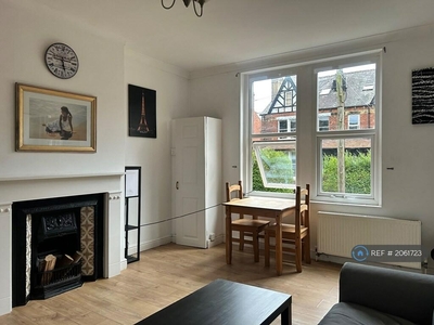 1 bedroom flat for rent in Oakwood Avenue, Leeds, LS8