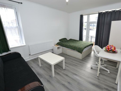 1 bedroom flat share for rent in Speakman House, Gibraltar Walk, London, E2 7EW, E2