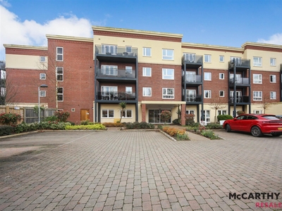 1 Bedroom Retirement Apartment For Sale in Bromsgrove, Worcestershire