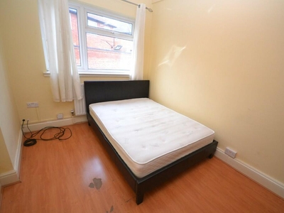 1 bedroom semi-detached house for rent in Room 1, Lilac Crescent, Beeston, NG9