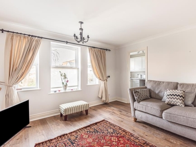 2 Bed Flat/Apartment For Sale in Sunningdale, Berkshire, SL5 - 5329363