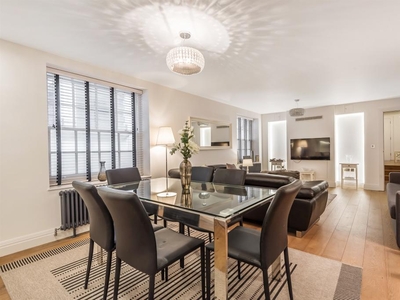 2 bedroom apartment for sale in Exchange Court, Covent Garden, WC2R