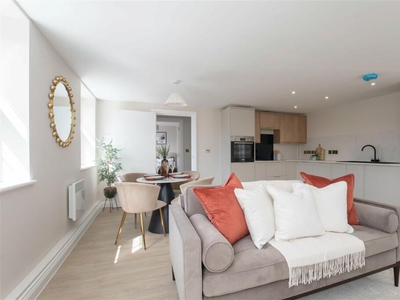 2 bedroom apartment for sale in Segraves Corner, High Street, Cheltenham, GL50