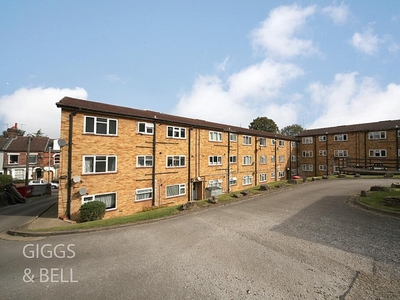 2 bedroom apartment for sale in Stockwood Crescent, Luton, Bedfordshire, LU1