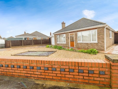 2 bedroom bungalow for sale in Manor Road, North Hykeham, Lincoln, Lincolnshire, LN6