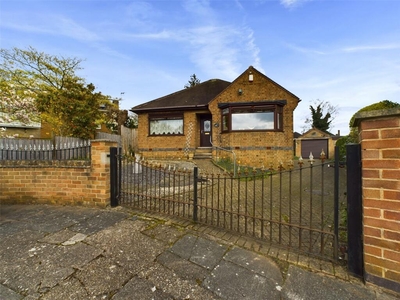 2 bedroom bungalow for sale in Warrender Close, Bramcote, Nottingham, Nottinghamshire, NG9