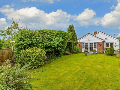 2 bedroom detached bungalow for sale in Malling Road, Teston, Maidstone, Kent, ME18