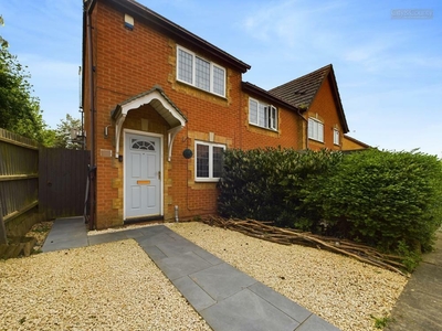 2 bedroom end of terrace house for sale in Lornas Field, Hampton Hargate, Peterborough, PE7