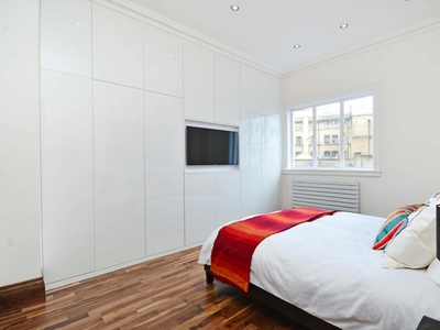 2 bedroom flat for rent in Baker Street, Marylebone, London, NW1