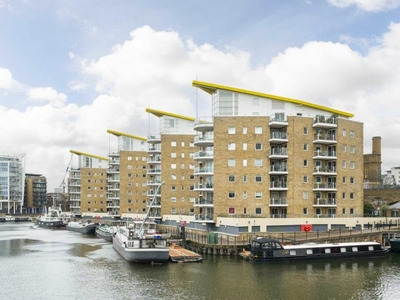 2 bedroom flat for rent in Basin Approach, Limehouse, E14