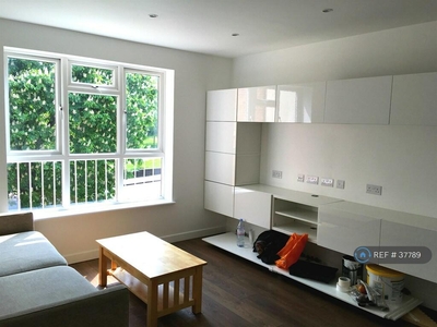 2 bedroom flat for rent in Brixton Hill, London, SW2