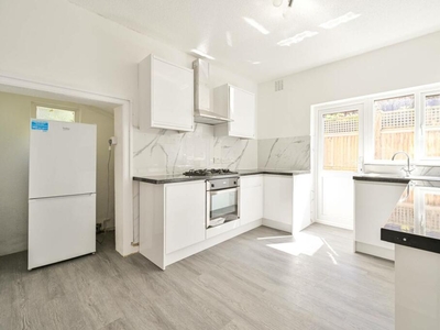 2 bedroom flat for rent in Calais Street, Camberwell, London, SE5