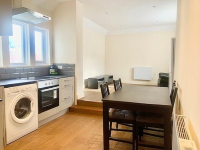 2 bedroom flat for rent in Clifford Avenue, LONDON, SW14