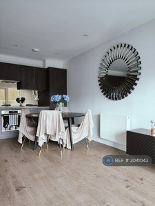 2 bedroom flat for rent in Fairhaven Drive, Reading, RG2