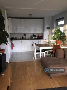 2 bedroom flat for rent in Friern Road, London, SE22