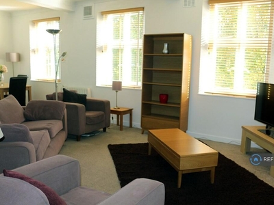 2 bedroom flat for rent in St. Gabriels Manor, London, SE5