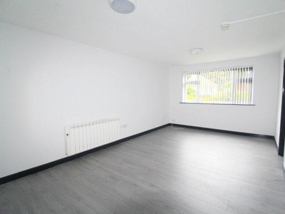 2 bedroom flat for rent in Westmaner Court, Hall Drive, Chilwell, Nottingham, NG9