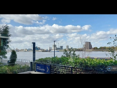 2 bedroom flat for rent in Woolwich, London, SE18