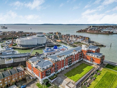 2 bedroom flat for sale in Arethusa House, Gunwharf Quays, PO1