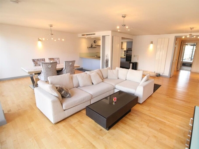 2 bedroom flat for sale in Leftbank, Spinningfields, Manchester, M3