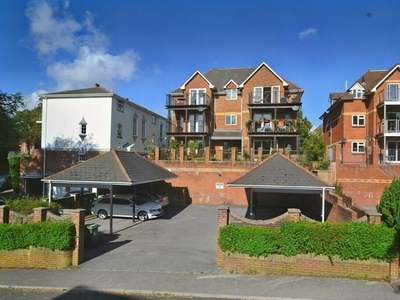 2 bedroom flat for sale in Lower Parkstone, Poole, BH14
