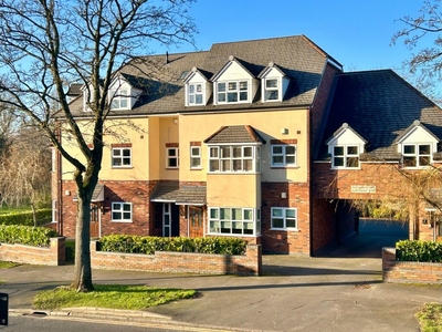 2 bedroom ground floor flat for sale in Dingleside, Cole Valley Road, Hall Green, B28